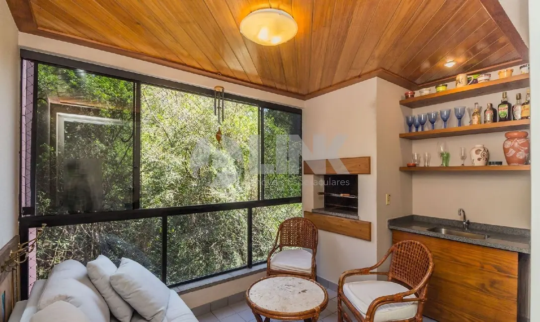 Apartamento com 3 quartos à venda, 167m2 em Passo da Areia, Porto Alegre - RS - imagem 3 Foto 3 de Apartamento com 3 quartos à venda, 167m2 em Passo da Areia, Porto Alegre - RS