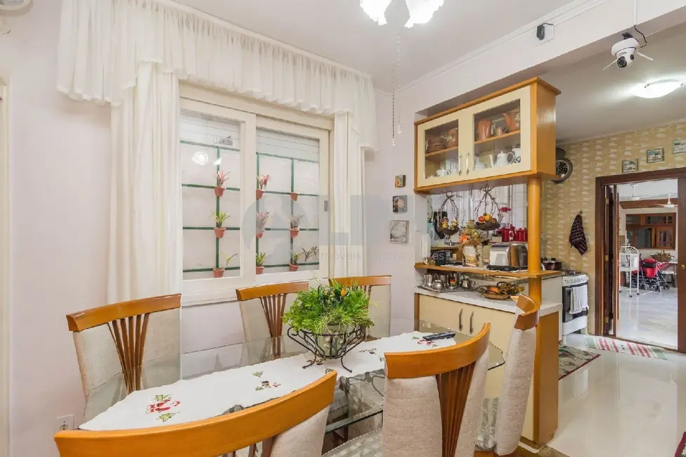Casa com 3 quartos à venda, 290m2 em Jardim Europa, Porto Alegre - RS - imagem 6 Foto 6 de Casa com 3 quartos à venda, 290m2 em Jardim Europa, Porto Alegre - RS