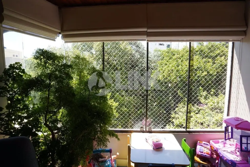 Apartamento com 3 quartos à venda, 120m2 em Moinhos de Vento, Porto Alegre - RS - imagem 6 Foto 6 de Apartamento com 3 quartos à venda, 120m2 em Moinhos de Vento, Porto Alegre - RS