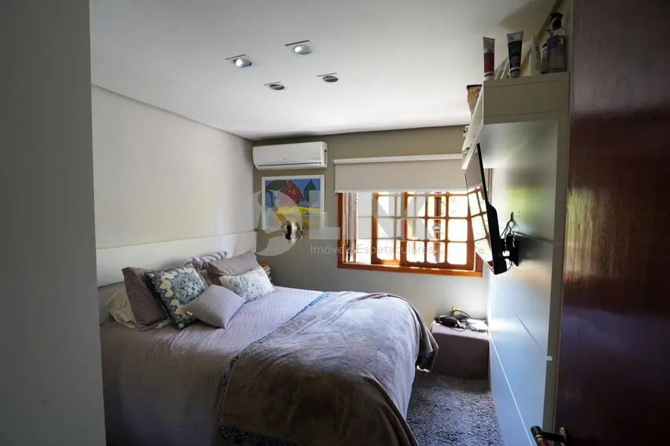 Apartamento com 3 quartos à venda, 120m2 em Moinhos de Vento, Porto Alegre - RS - imagem 7 Foto 7 de Apartamento com 3 quartos à venda, 120m2 em Moinhos de Vento, Porto Alegre - RS