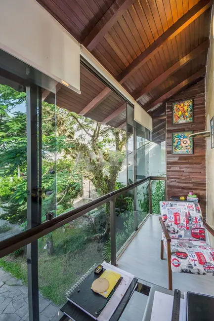 Casa com 4 quartos à venda, 240m2 em Jardim Itu, Porto Alegre - RS - imagem 3 Foto 3 de Casa com 4 quartos à venda, 240m2 em Jardim Itu, Porto Alegre - RS