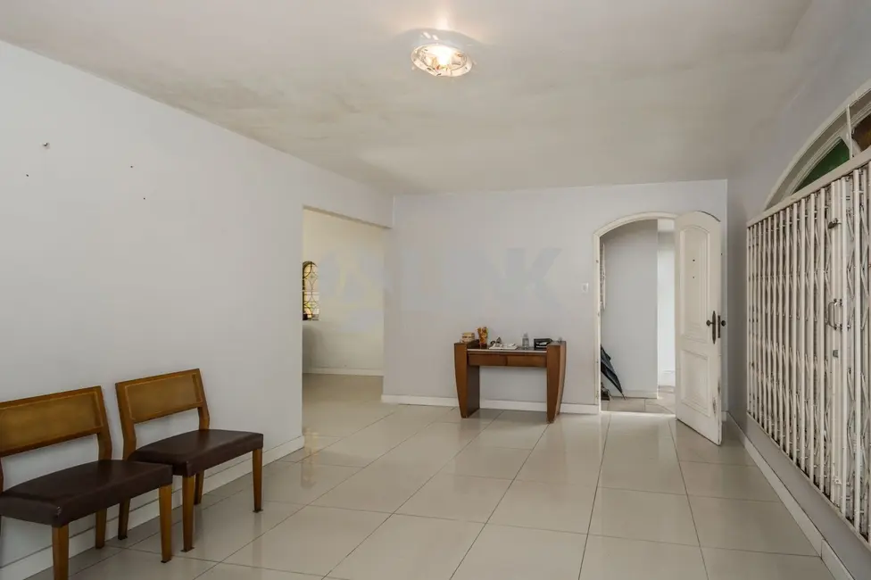 Casa com 4 quartos à venda, 240m2 em Jardim Itu, Porto Alegre - RS - imagem 9 Foto 9 de Casa com 4 quartos à venda, 240m2 em Jardim Itu, Porto Alegre - RS