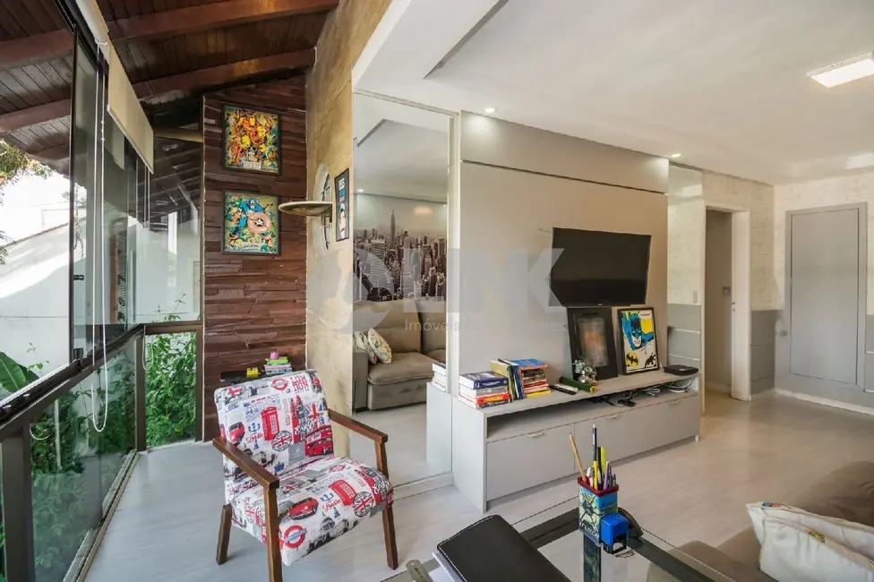 Foto 2 de Casa com 4 quartos à venda, 240m2 em Jardim Itu, Porto Alegre - RS