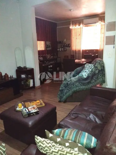 Casa com 3 quartos à venda, 160m2 em Anchieta, Porto Alegre - RS - imagem 4 Foto 4 de Casa com 3 quartos à venda, 160m2 em Anchieta, Porto Alegre - RS