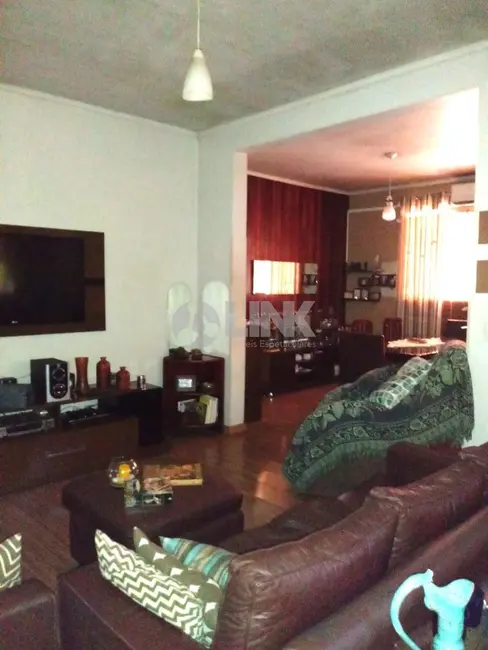 Foto 2 de Casa com 3 quartos à venda, 160m2 em Anchieta, Porto Alegre - RS