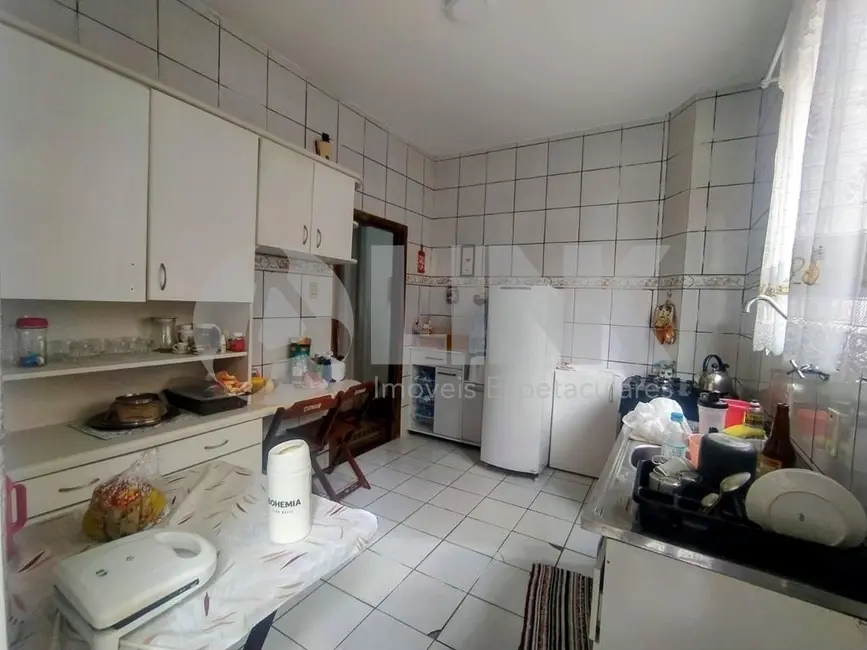 Apartamento com 3 quartos à venda, 70m2 em Centro Histórico, Porto Alegre - RS - imagem 4 Foto 4 de Apartamento com 3 quartos à venda, 70m2 em Centro Histórico, Porto Alegre - RS