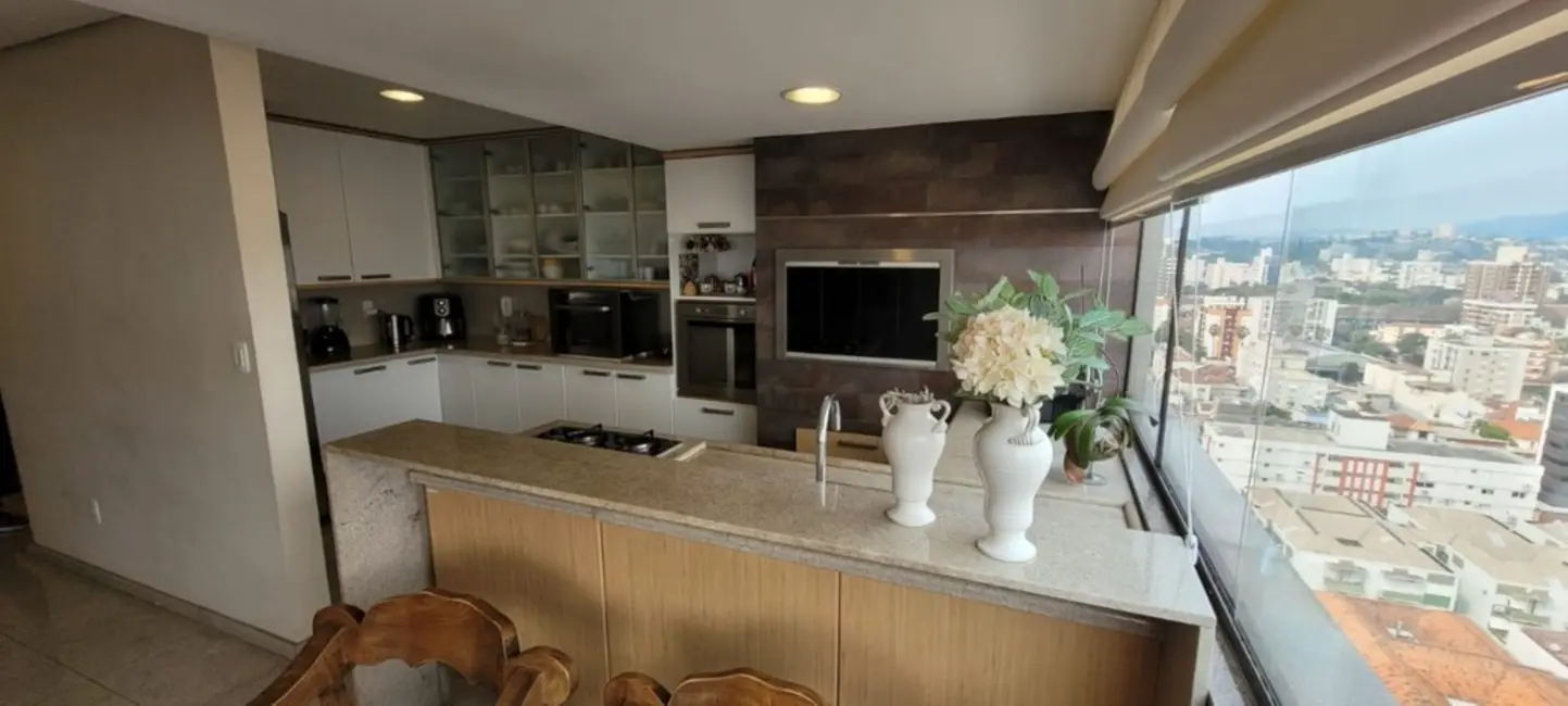 Apartamento com 3 quartos à venda, 206m2 em Menino Deus, Porto Alegre - RS - imagem 3 Foto 3 de Apartamento com 3 quartos à venda, 206m2 em Menino Deus, Porto Alegre - RS