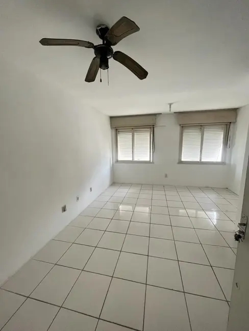 Foto 1 de Apartamento com 1 quarto à venda, 30m2 em Jardim Leopoldina, Porto Alegre - RS