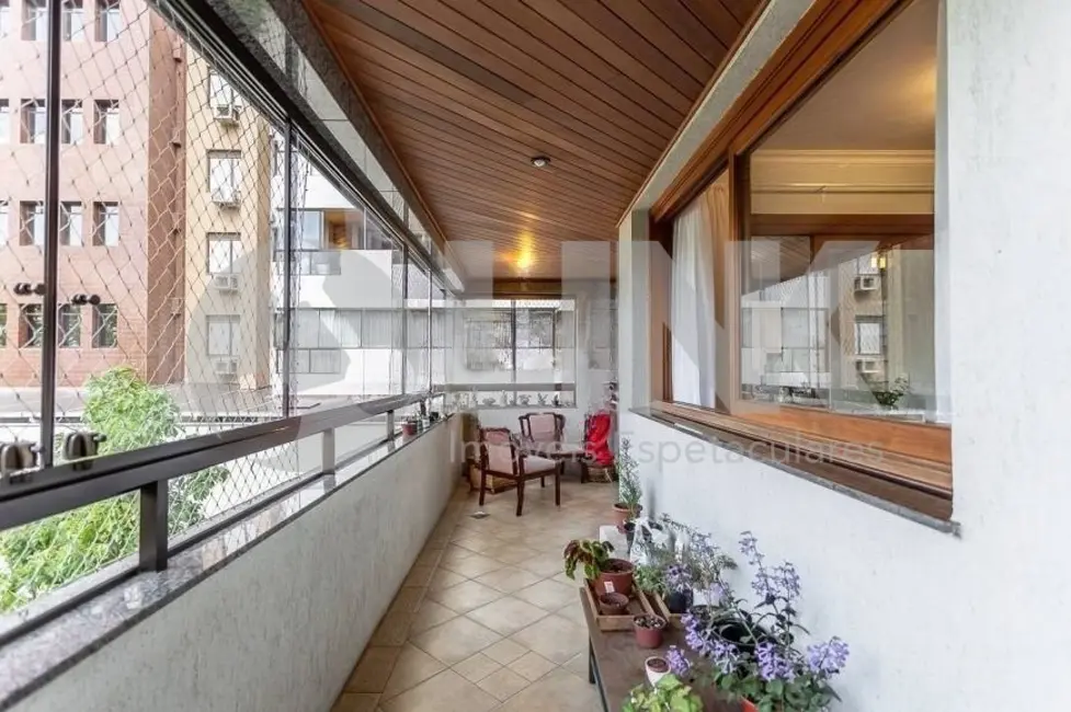 Apartamento com 3 quartos à venda, 146m2 em Petrópolis, Porto Alegre - RS - imagem 3 Foto 3 de Apartamento com 3 quartos à venda, 146m2 em Petrópolis, Porto Alegre - RS