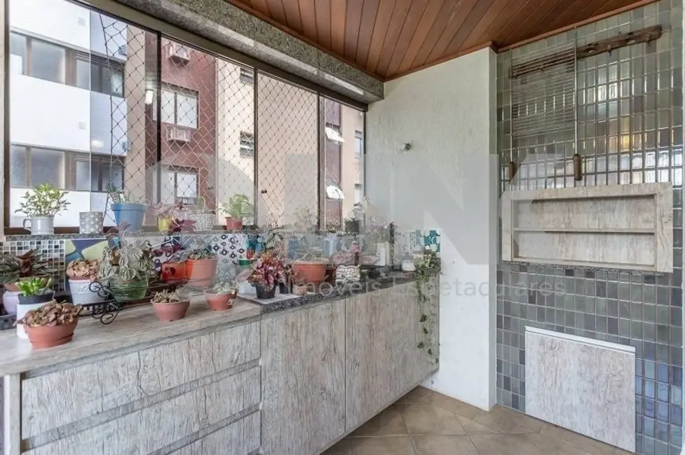 Apartamento com 3 quartos à venda, 146m2 em Petrópolis, Porto Alegre - RS - imagem 4 Foto 4 de Apartamento com 3 quartos à venda, 146m2 em Petrópolis, Porto Alegre - RS