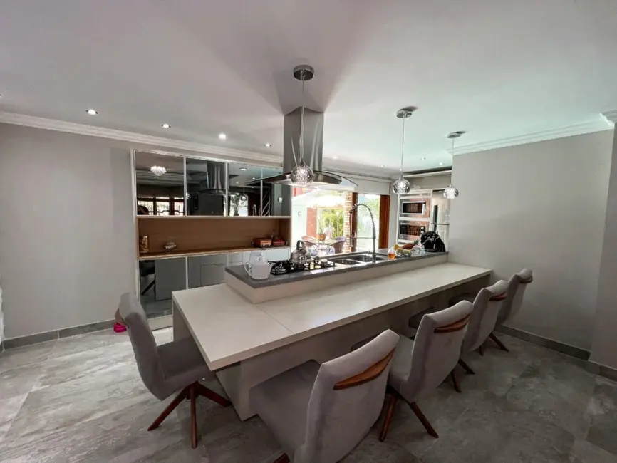 Casa com 3 quartos à venda, 210m2 em Canoas - RS - imagem 3 Foto 3 de Casa com 3 quartos à venda, 210m2 em Canoas - RS