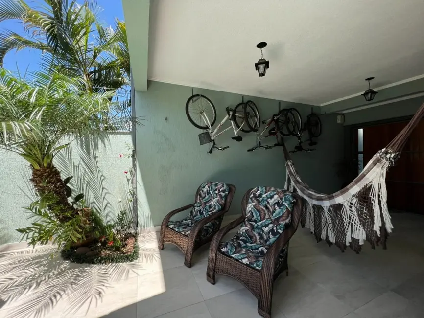 Casa com 3 quartos à venda, 210m2 em Canoas - RS - imagem 9 Foto 9 de Casa com 3 quartos à venda, 210m2 em Canoas - RS