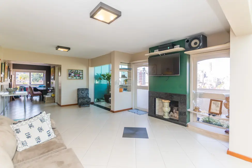 Foto 3 de Apartamento com 3 quartos à venda, 336m2 em Rio Branco, Porto Alegre - RS