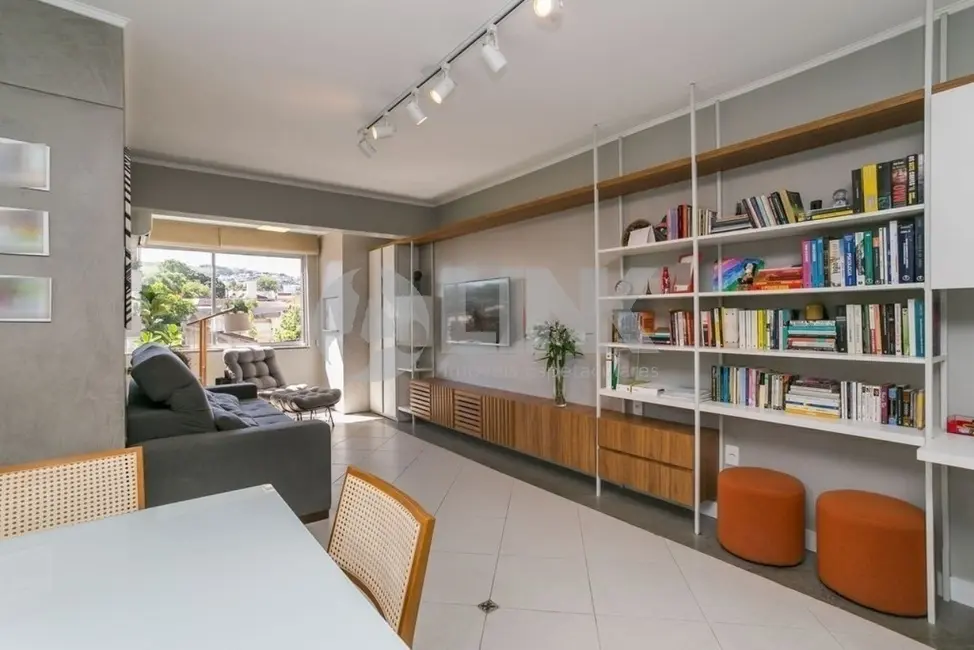 Foto 2 de Apartamento com 3 quartos à venda, 92m2 em Nonoai, Porto Alegre - RS