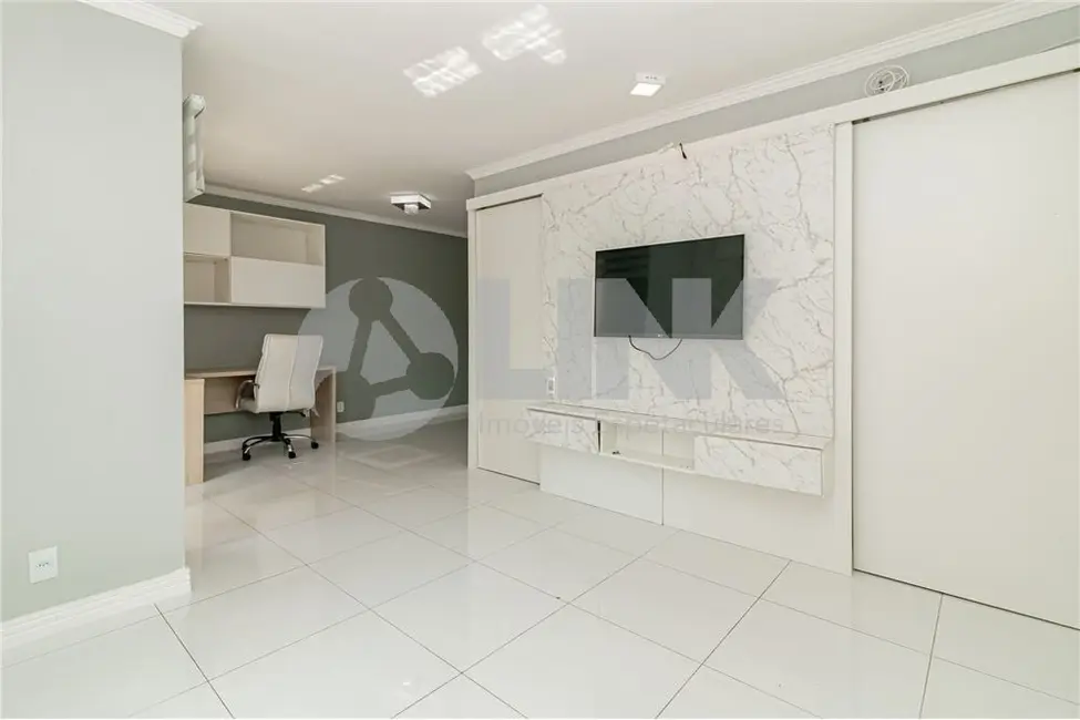 Foto 3 de Apartamento com 2 quartos à venda, 63m2 em São Sebastião, Porto Alegre - RS