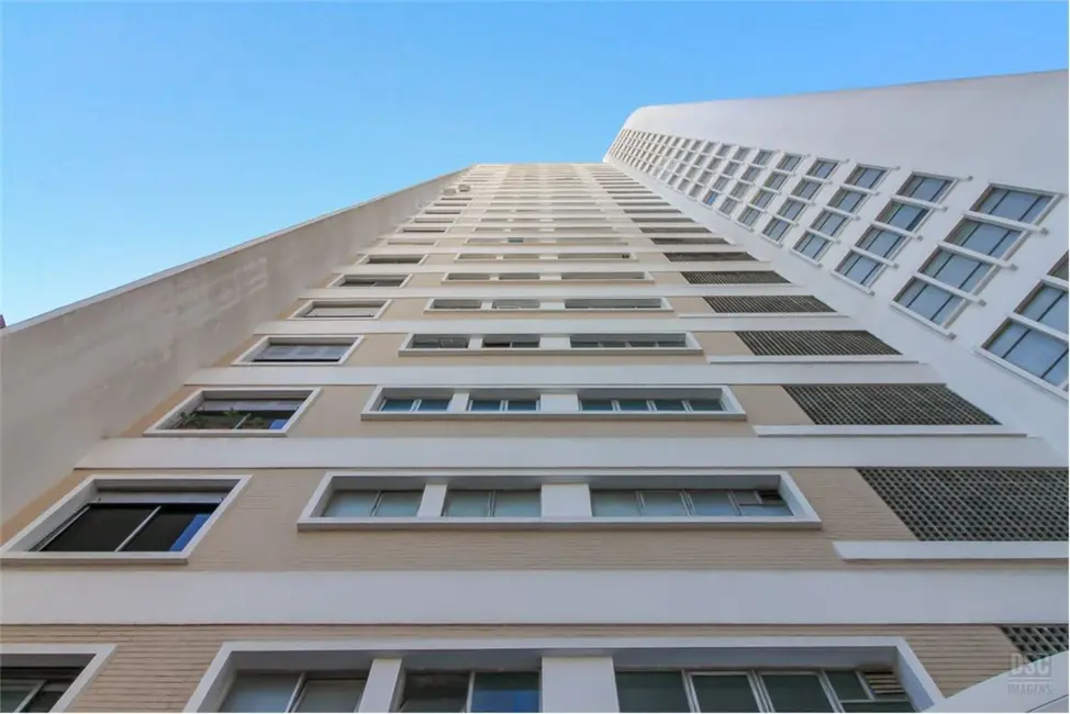 Apartamento com 4 quartos à venda, 207m2 em Centro Histórico, Porto Alegre - RS - imagem 8 Foto 8 de Apartamento com 4 quartos à venda, 207m2 em Centro Histórico, Porto Alegre - RS