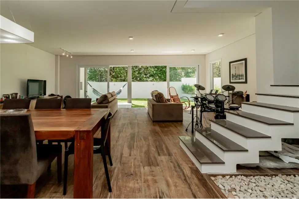 Casa com 3 quartos à venda, 438m2 em Pedra Redonda, Porto Alegre - RS - imagem 2 Foto 2 de Casa com 3 quartos à venda, 438m2 em Pedra Redonda, Porto Alegre - RS