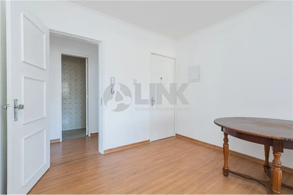 Apartamento com 4 quartos à venda, 144m2 em Higienópolis, Porto Alegre - RS - imagem 5 Foto 5 de Apartamento com 4 quartos à venda, 144m2 em Higienópolis, Porto Alegre - RS