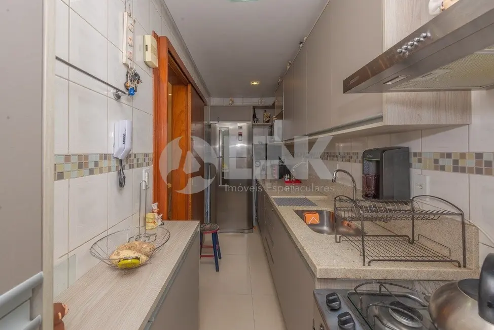 Apartamento com 2 quartos à venda, 60m2 em Passo da Areia, Porto Alegre - RS - imagem 7 Foto 7 de Apartamento com 2 quartos à venda, 60m2 em Passo da Areia, Porto Alegre - RS