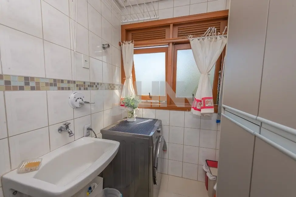 Apartamento com 2 quartos à venda, 60m2 em Passo da Areia, Porto Alegre - RS - imagem 8 Foto 8 de Apartamento com 2 quartos à venda, 60m2 em Passo da Areia, Porto Alegre - RS