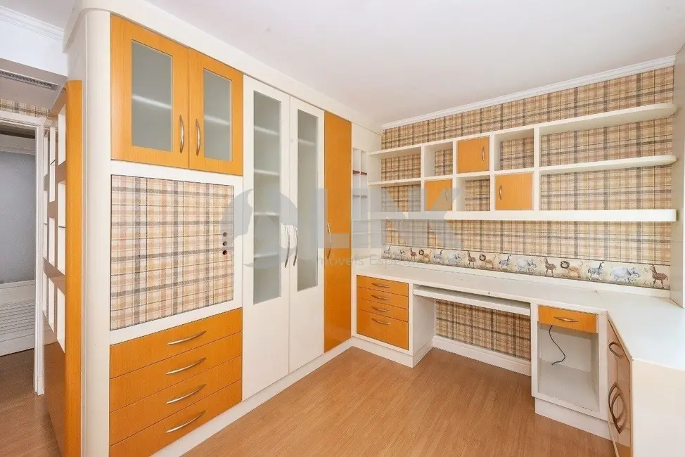 Apartamento com 4 quartos à venda, 283m2 em Moinhos de Vento, Porto Alegre - RS - imagem 9 Foto 9 de Apartamento com 4 quartos à venda, 283m2 em Moinhos de Vento, Porto Alegre - RS