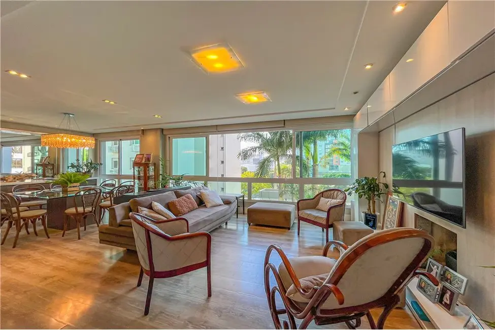 Foto 6 de Apartamento com 3 quartos à venda, 135m2 em Passo da Areia, Porto Alegre - RS