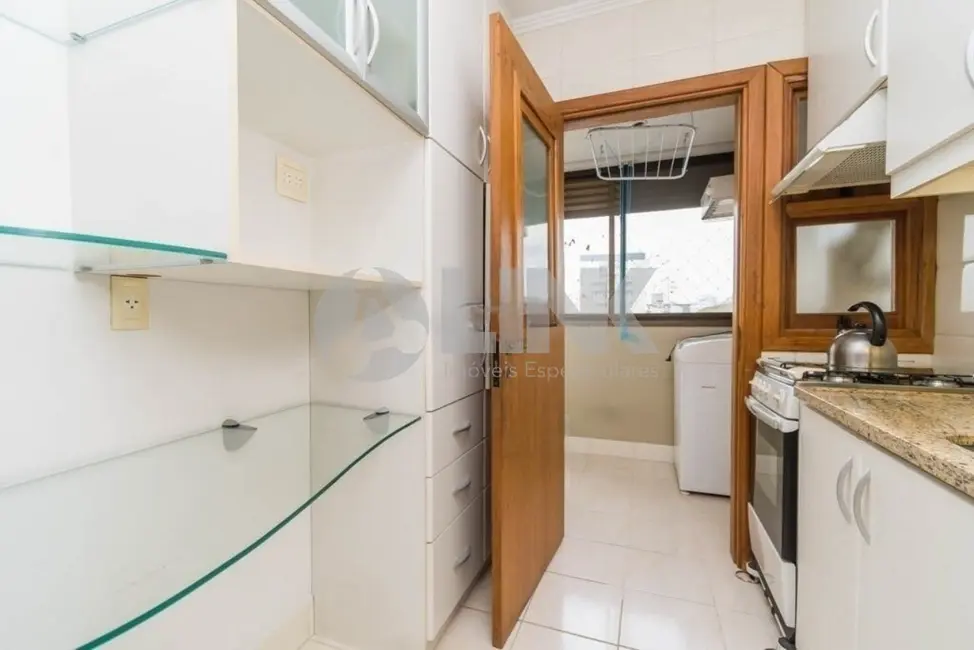 Foto 6 de Apartamento com 2 quartos à venda, 68m2 em Passo da Areia, Porto Alegre - RS