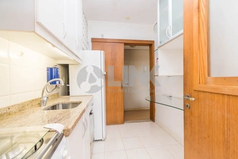 Foto 7 de Apartamento com 2 quartos à venda, 68m2 em Passo da Areia, Porto Alegre - RS
