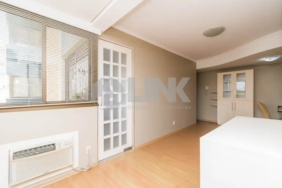 Foto 4 de Apartamento com 2 quartos à venda, 68m2 em Passo da Areia, Porto Alegre - RS