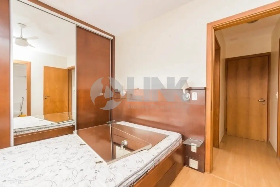 Foto 9 de Apartamento com 2 quartos à venda, 68m2 em Passo da Areia, Porto Alegre - RS