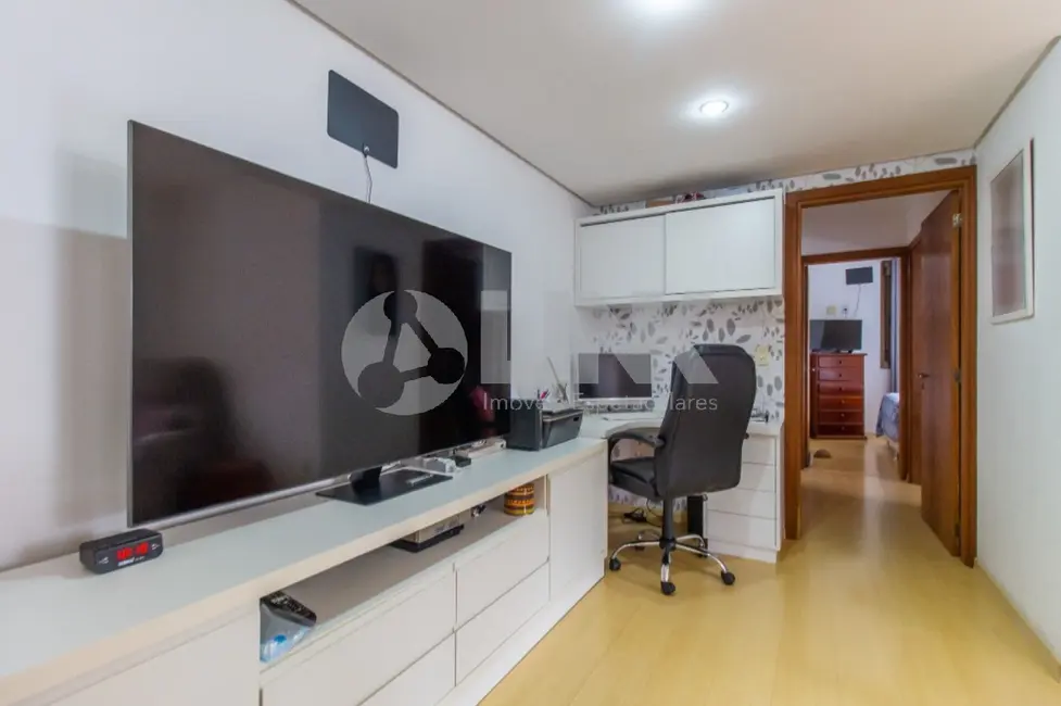 Apartamento com 2 quartos à venda, 68m2 em Passo da Areia, Porto Alegre - RS - imagem 7 Foto 7 de Apartamento com 2 quartos à venda, 68m2 em Passo da Areia, Porto Alegre - RS