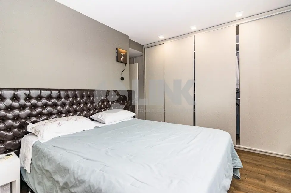 Apartamento com 3 quartos à venda, 105m2 em Rio Branco, Porto Alegre - RS - imagem 8 Foto 8 de Apartamento com 3 quartos à venda, 105m2 em Rio Branco, Porto Alegre - RS