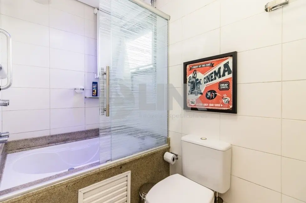 Apartamento com 3 quartos à venda, 105m2 em Rio Branco, Porto Alegre - RS - imagem 9 Foto 9 de Apartamento com 3 quartos à venda, 105m2 em Rio Branco, Porto Alegre - RS