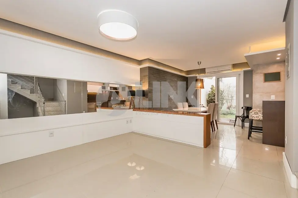 Foto 1 de Casa de Condomínio com 3 quartos à venda, 240m2 em Ipanema, Porto Alegre - RS