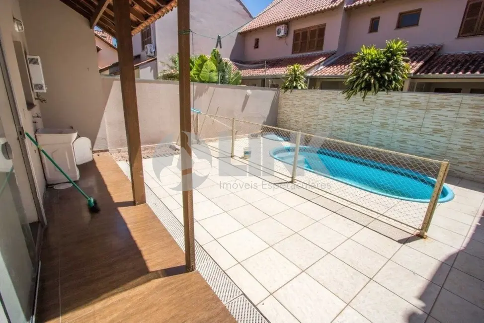 Foto 3 de Casa de Condomínio com 3 quartos à venda, 197m2 em Guarujá, Porto Alegre - RS