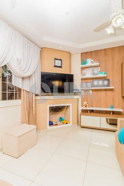 Casa com 4 quartos à venda, 170m2 em Sarandi, Porto Alegre - RS - imagem 3 Foto 3 de Casa com 4 quartos à venda, 170m2 em Sarandi, Porto Alegre - RS