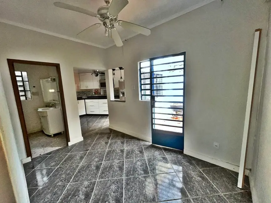Casa com 3 quartos à venda, 120m2 em Passo da Areia, Porto Alegre - RS - imagem 3 Foto 3 de Casa com 3 quartos à venda, 120m2 em Passo da Areia, Porto Alegre - RS