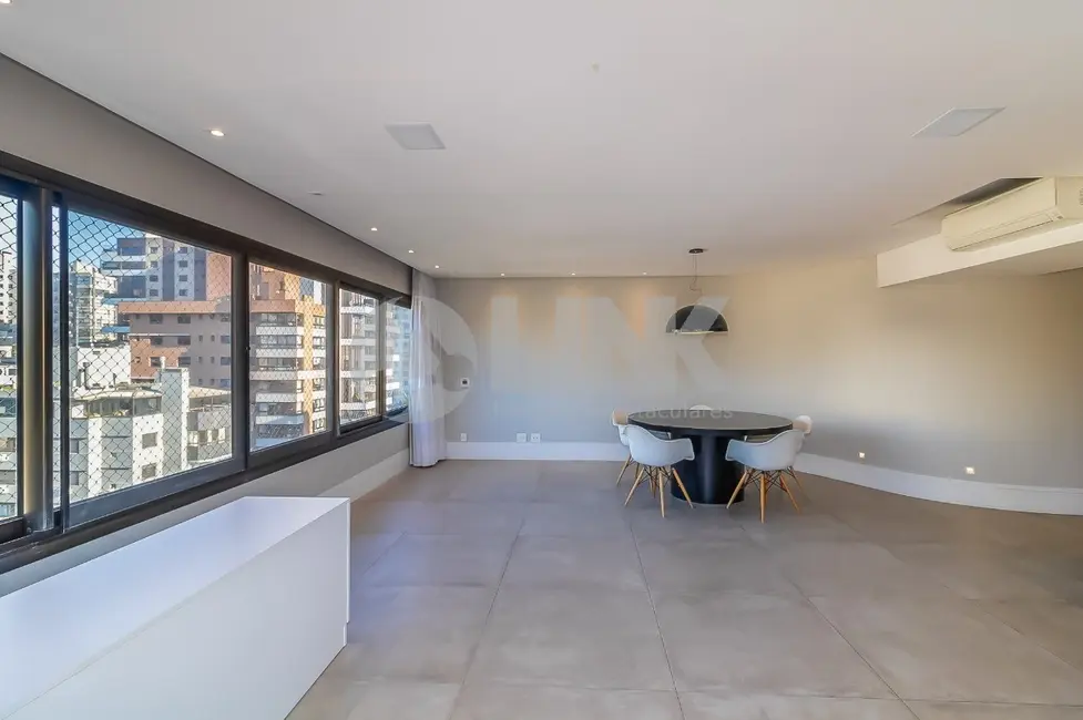 Apartamento com 2 quartos à venda, 119m2 em Petrópolis, Porto Alegre - RS - imagem 8 Foto 8 de Apartamento com 2 quartos à venda, 119m2 em Petrópolis, Porto Alegre - RS