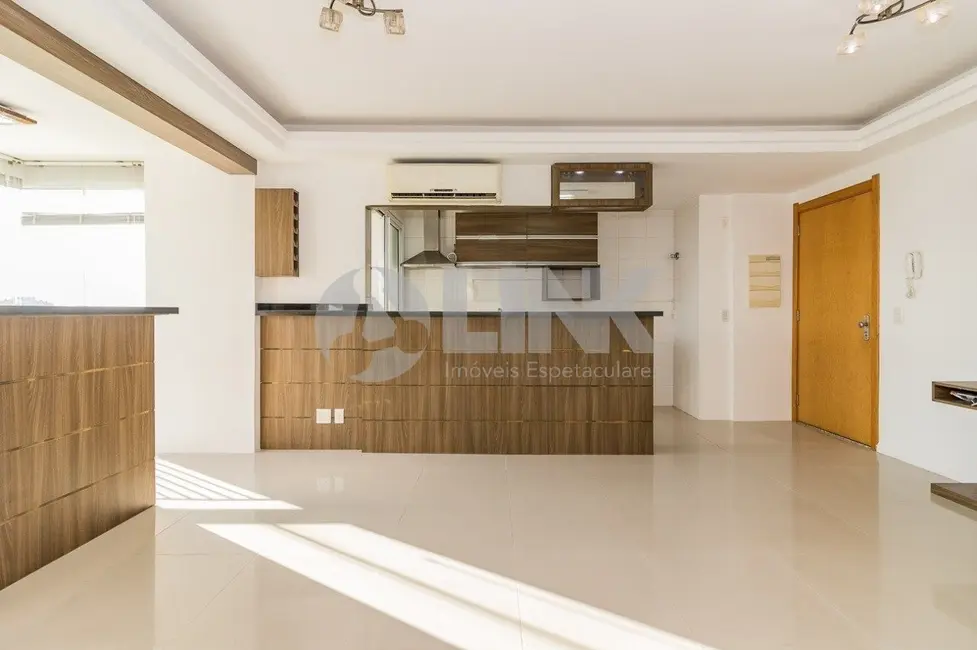 Foto 2 de Apartamento com 2 quartos à venda, 67m2 em Passo da Areia, Porto Alegre - RS