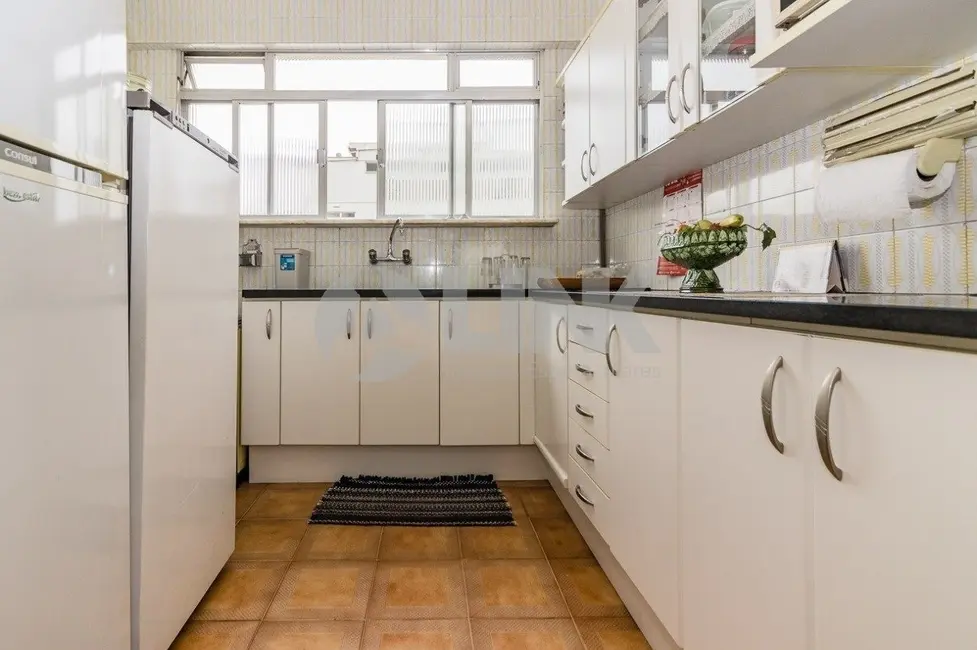 Apartamento com 3 quartos à venda, 116m2 em Moinhos de Vento, Porto Alegre - RS - imagem 9 Foto 9 de Apartamento com 3 quartos à venda, 116m2 em Moinhos de Vento, Porto Alegre - RS