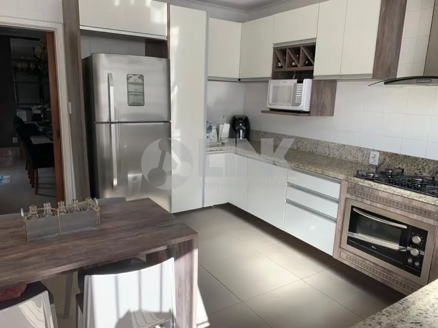 Foto 5 de Casa com 3 quartos à venda, 231m2 em Jardim Itu, Porto Alegre - RS