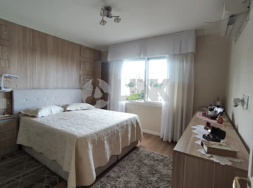 Foto 9 de Apartamento com 3 quartos à venda, 187m2 em Higienópolis, Porto Alegre - RS