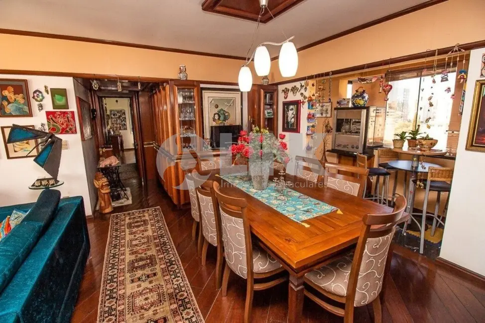 Apartamento com 3 quartos à venda, 109m2 em Moinhos de Vento, Porto Alegre - RS - imagem 4 Foto 4 de Apartamento com 3 quartos à venda, 109m2 em Moinhos de Vento, Porto Alegre - RS