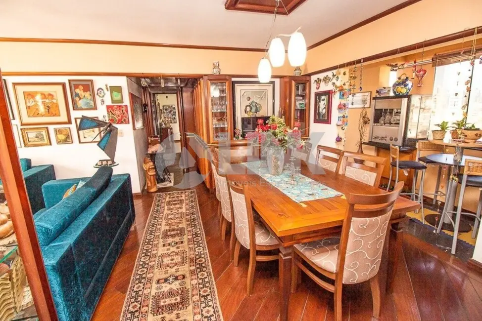 Apartamento com 3 quartos à venda, 109m2 em Moinhos de Vento, Porto Alegre - RS - imagem 9 Foto 9 de Apartamento com 3 quartos à venda, 109m2 em Moinhos de Vento, Porto Alegre - RS