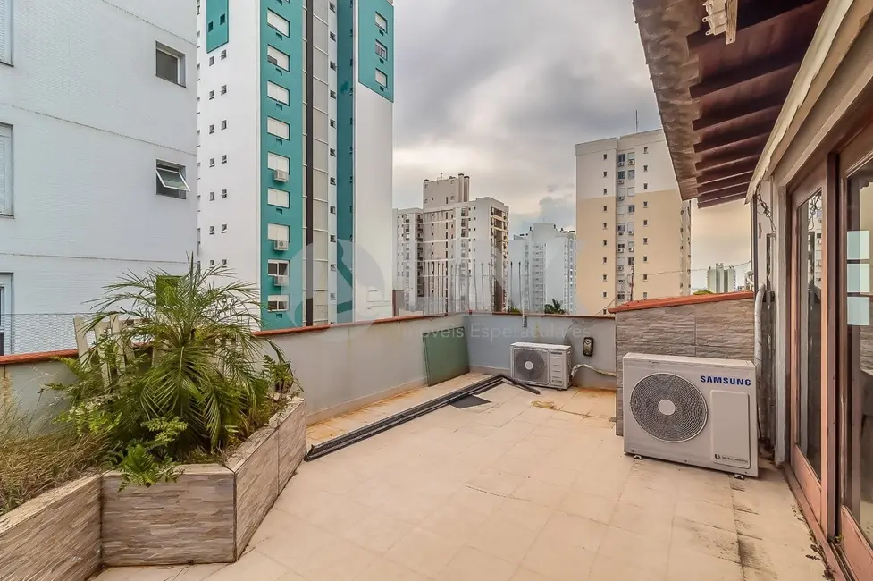Apartamento com 2 quartos à venda, 82m2 em Passo da Areia, Porto Alegre - RS - imagem 6 Foto 6 de Apartamento com 2 quartos à venda, 82m2 em Passo da Areia, Porto Alegre - RS