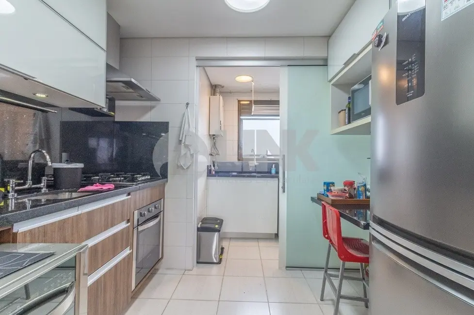 Apartamento com 3 quartos à venda, 105m2 em Rio Branco, Porto Alegre - RS - imagem 9 Foto 9 de Apartamento com 3 quartos à venda, 105m2 em Rio Branco, Porto Alegre - RS