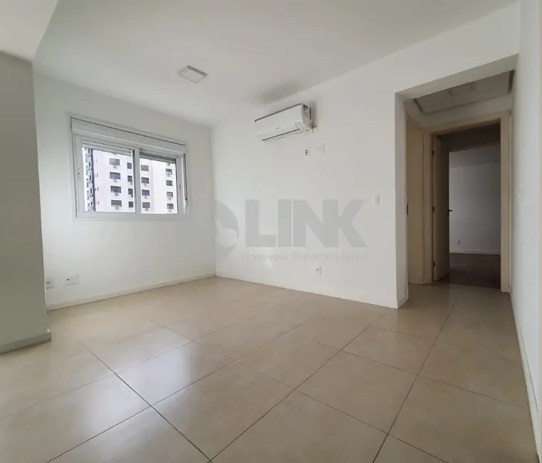 Apartamento com 2 quartos à venda, 74m2 em Passo da Areia, Porto Alegre - RS - imagem 5 Foto 5 de Apartamento com 2 quartos à venda, 74m2 em Passo da Areia, Porto Alegre - RS