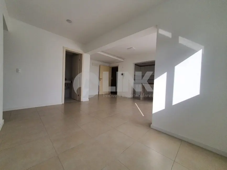 Apartamento com 2 quartos à venda, 74m2 em Passo da Areia, Porto Alegre - RS - imagem 3 Foto 3 de Apartamento com 2 quartos à venda, 74m2 em Passo da Areia, Porto Alegre - RS