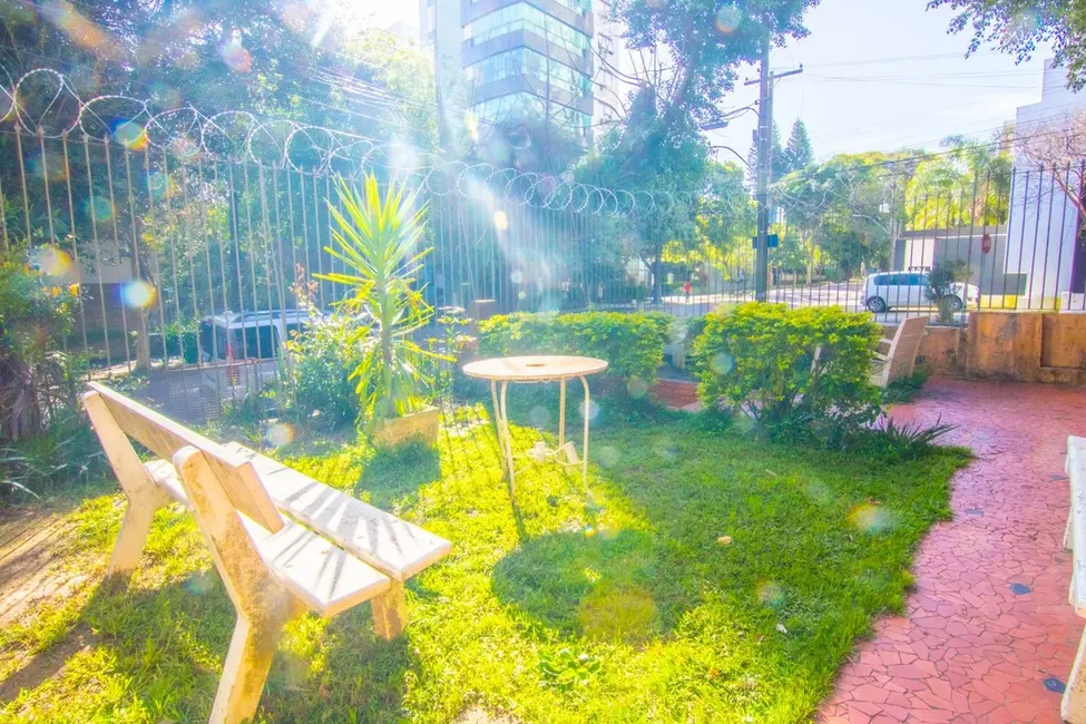 Casa com 4 quartos à venda, 340m2 em Petrópolis, Porto Alegre - RS - imagem 3 Foto 3 de Casa com 4 quartos à venda, 340m2 em Petrópolis, Porto Alegre - RS