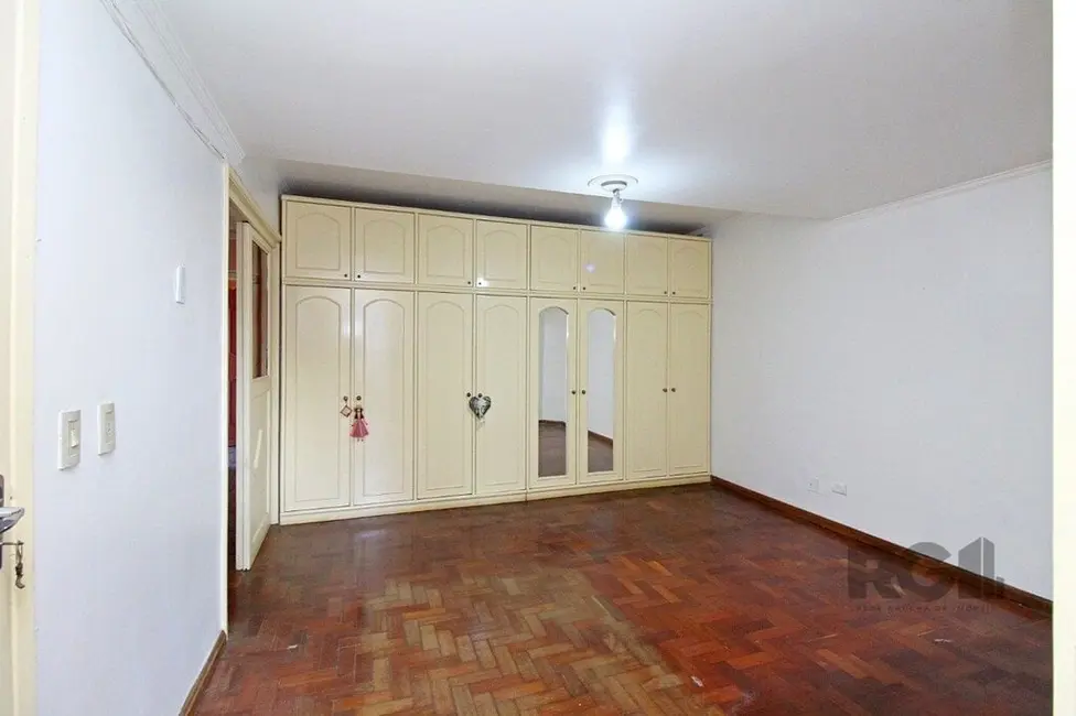 Casa com 3 quartos à venda, 360m2 em Glória, Porto Alegre - RS - imagem 9 Foto 9 de Casa com 3 quartos à venda, 360m2 em Glória, Porto Alegre - RS